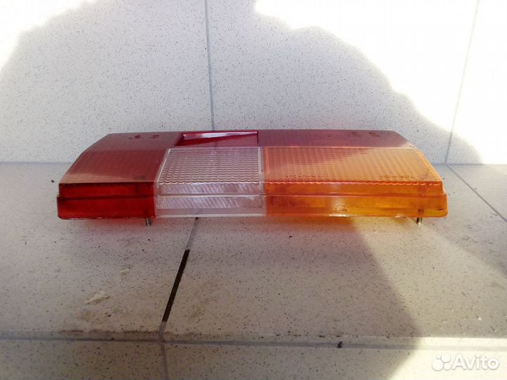 Стекло на задний правый плафон ваз 2105