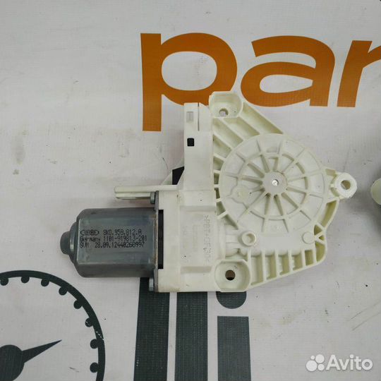Моторчик стеклоподьемника задний Audi Q3 8U 2013