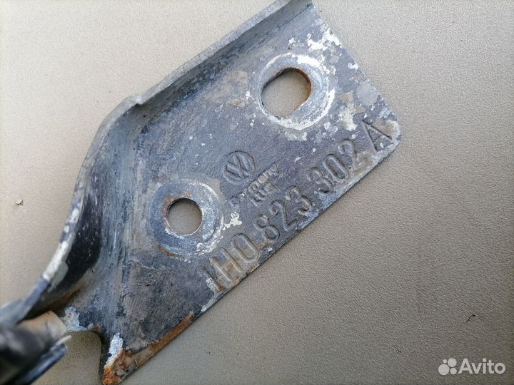 Петли капота VW golf 3 1991-1997 Пара