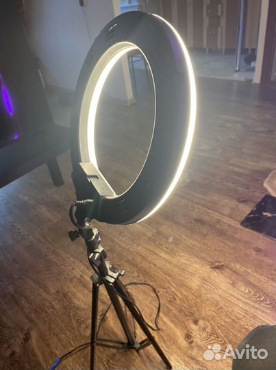 Кольцевая лампа со штативом