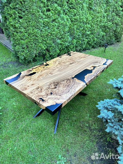 Стол обеденный из массива дерева