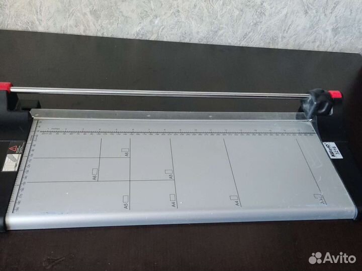 Резак для бумаги роликовый 3216