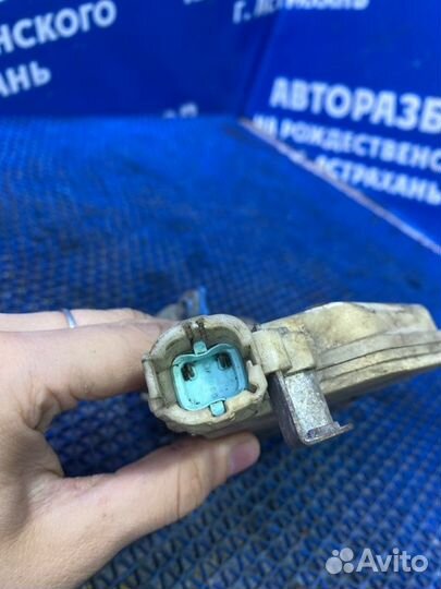 Задний правый замок двери Nissan Cefiro A33 седан