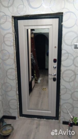 Входные двери с зеркалом в Великих Луках