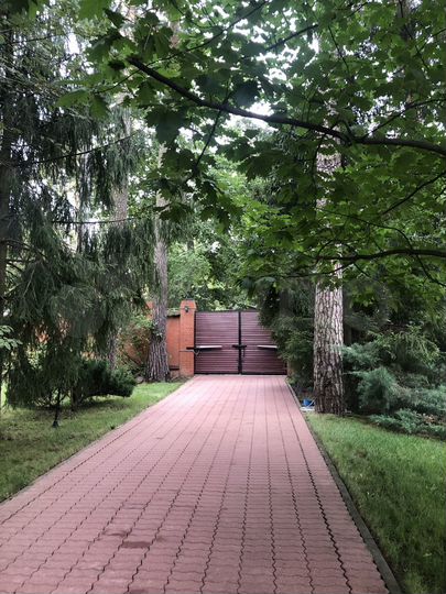 Дом 425 м² на участке 31 сот.