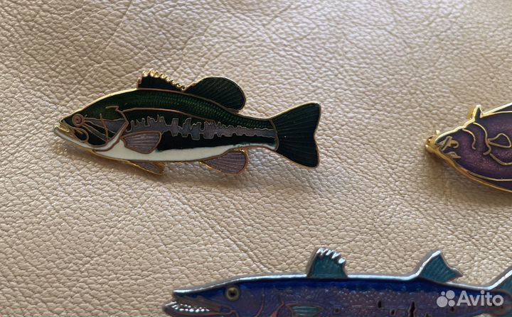 Винтажная брошь значек USA рыба щука