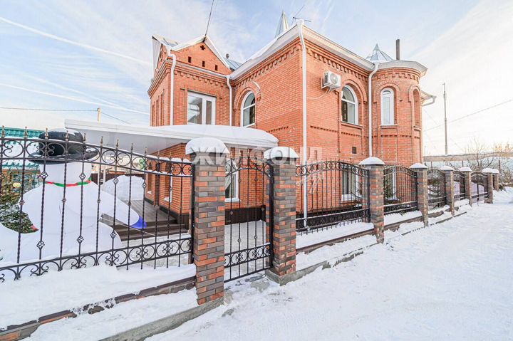 Коттедж 209,3 м² на участке 9,2 сот.