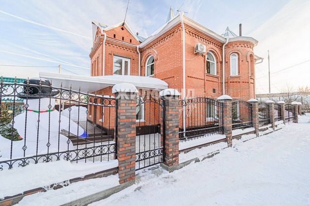 Коттедж 209,3 м² на участке 9,2 сот.