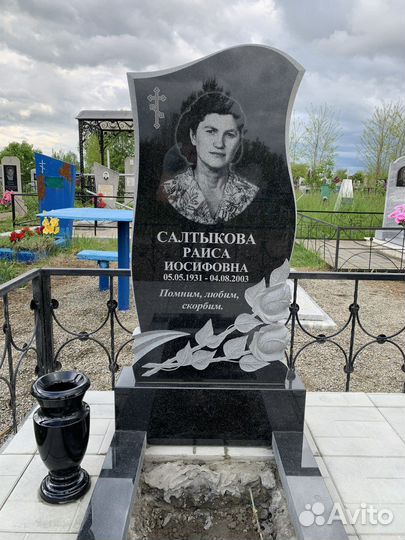 Памятники из гранита/мрамора