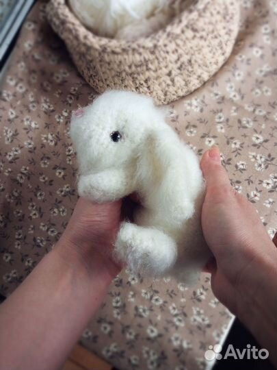 Зайчик вязаный