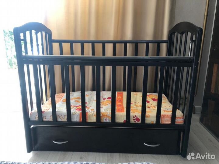 Кровать детская с маятником и ящиком для хранения