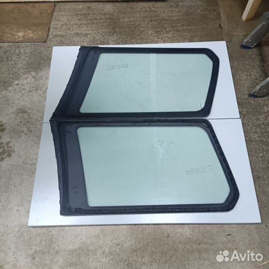 Стекло багажника правое Pajero Sport 1 K9