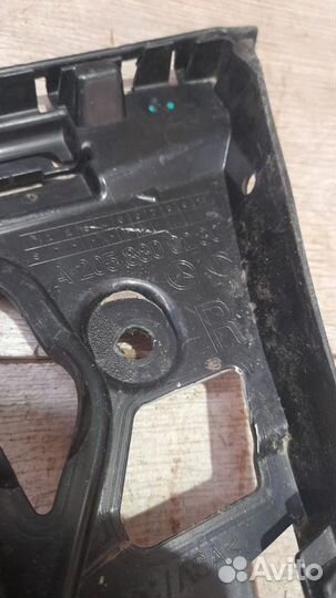 Кронштейн бампера задний правый Mercedes C Class W