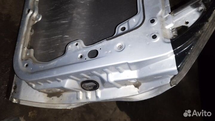 Дверь боковая передняя левая Volkswagen Passat B5