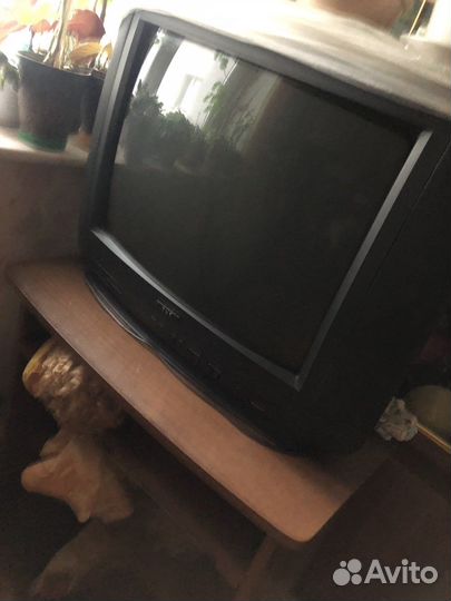 Телевизоры две штуки