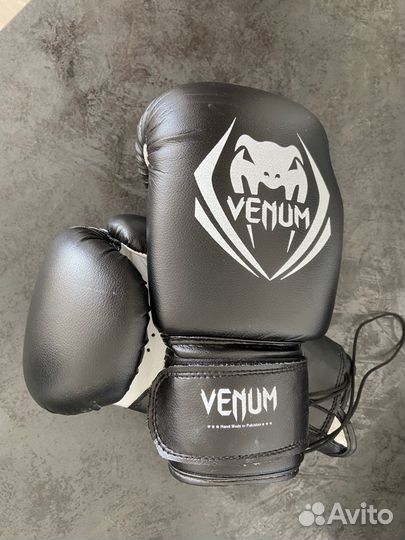 Боксерские перчатки 10 oz venum