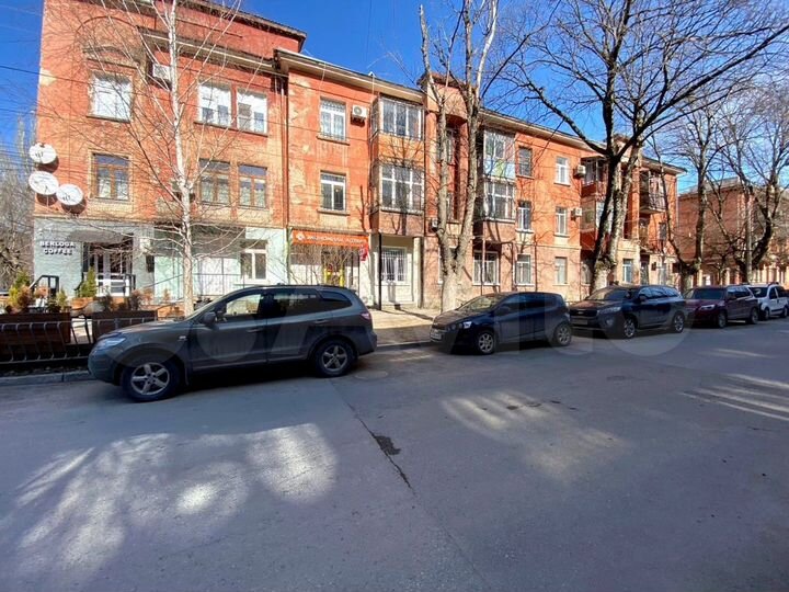 2-к. квартира, 53 м², 1/3 эт.