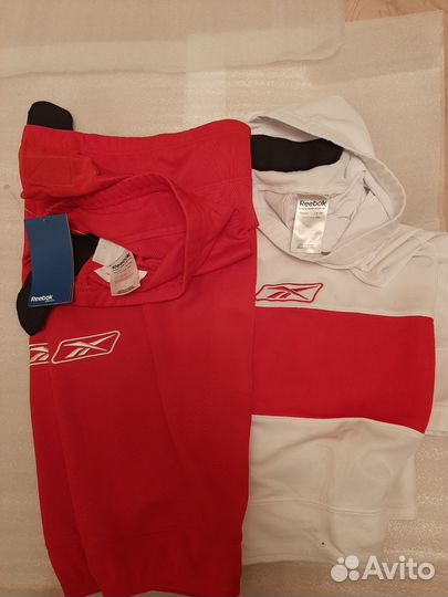 Хоккейные джерси, клюшка, шайба, гамаши