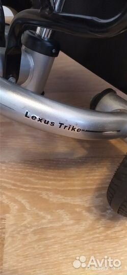 Трехколесный велосипед с ручкой lexus trike