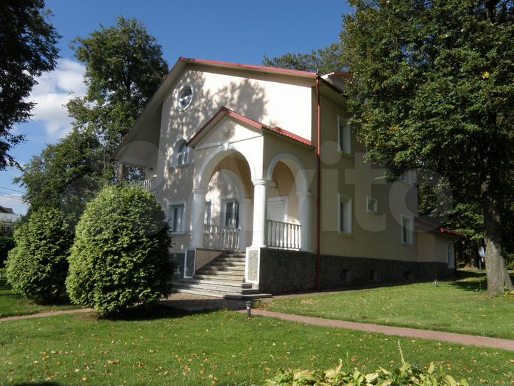 Дом 425 м² на участке 3 га