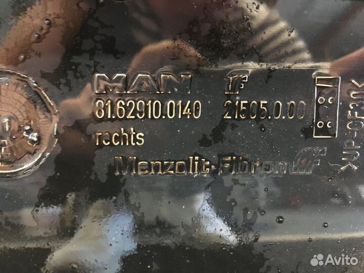 81629100140 Спойлер кабины верхний правый