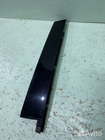 Молдинг (накладка) задней двери Touareg NF