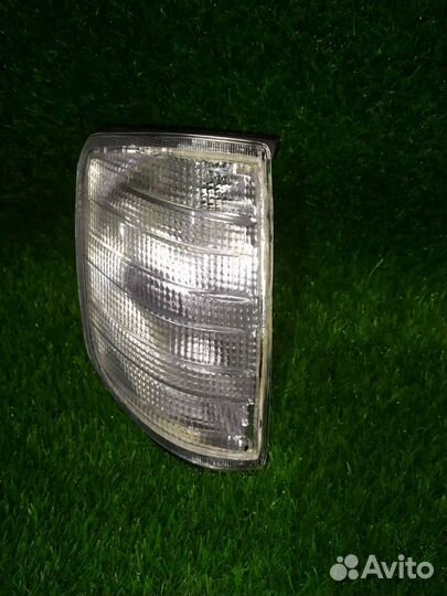 Поворотник левый mercedes W124