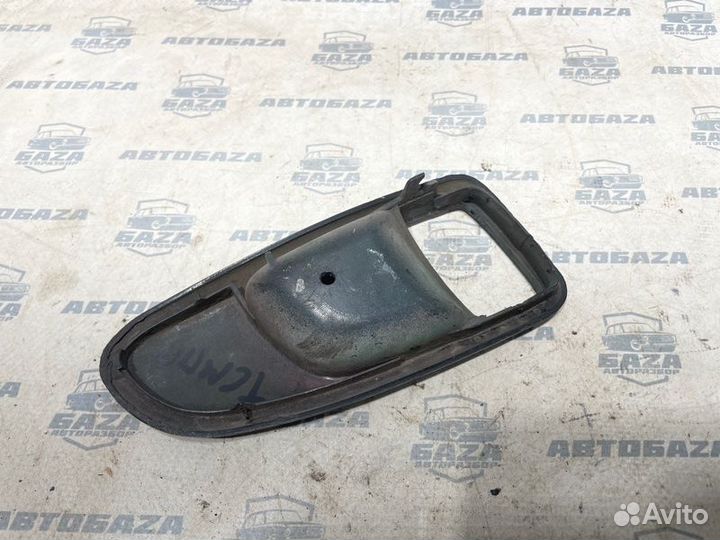 Накладка на ручку двери передняя правая Toyota