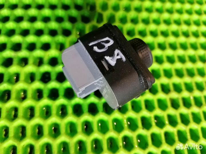 Джойстик зеркал на VW Passat B8 2015-2019