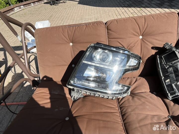 Правая фара для Chevrolet Tahoe 4 (левая продана)