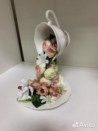 Парящая чашка