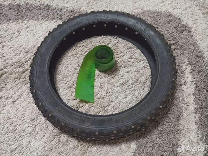 Покрышка 20х4 шипованная