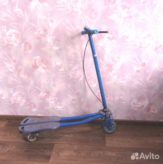 Самокат инерционный