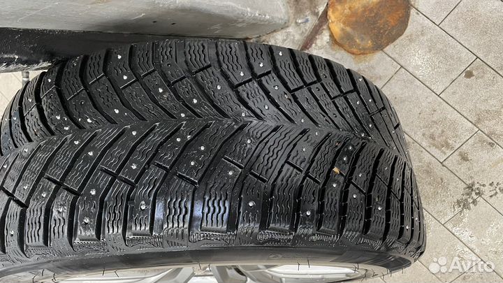 Michelin X-Ice North 4 245/45 R18