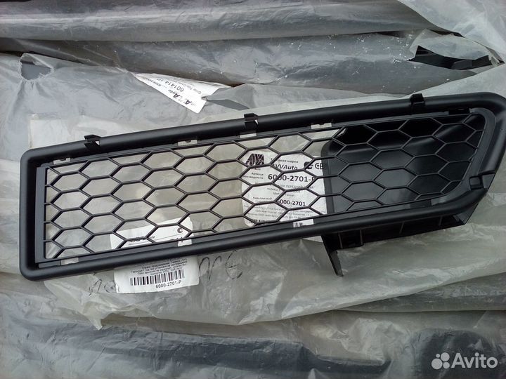 Logan 2004-2009 г левая решетка в передний бампер