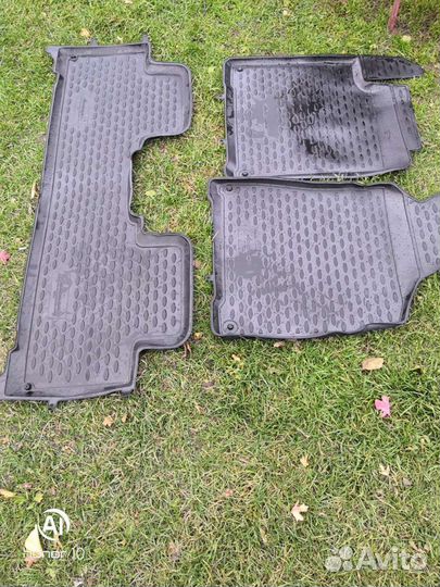 Автомобильные коврики резиновые