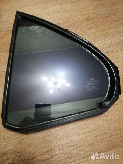 Mitsubishi lancer x стекло левое заднее