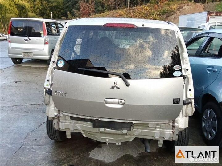 Подкрылок передний левый mitsubishi colt