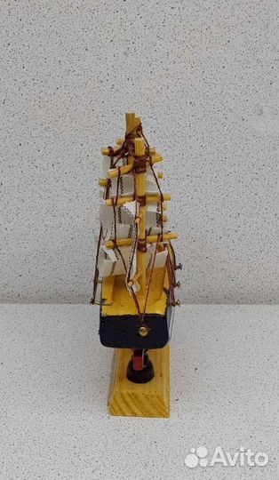 Высота 9,9 см.,длина 9,3 см