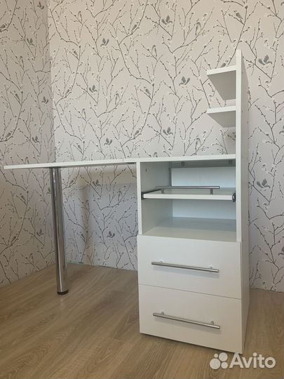 Стол для маникюра складной