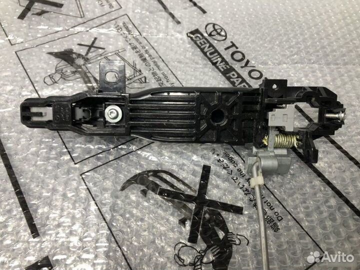 Ручка двери с кронштейном правая Mazda 3 BL