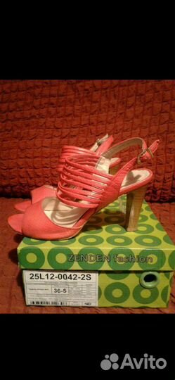 Босоножки коралловые