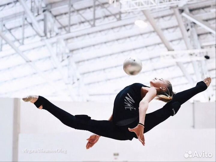 Групповая тренировка по художественной гимнастике