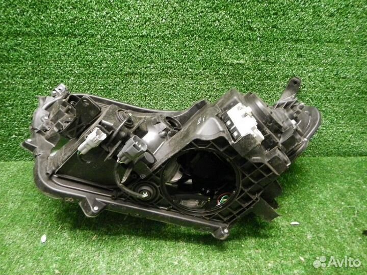 Фара правая Toyota RAV4