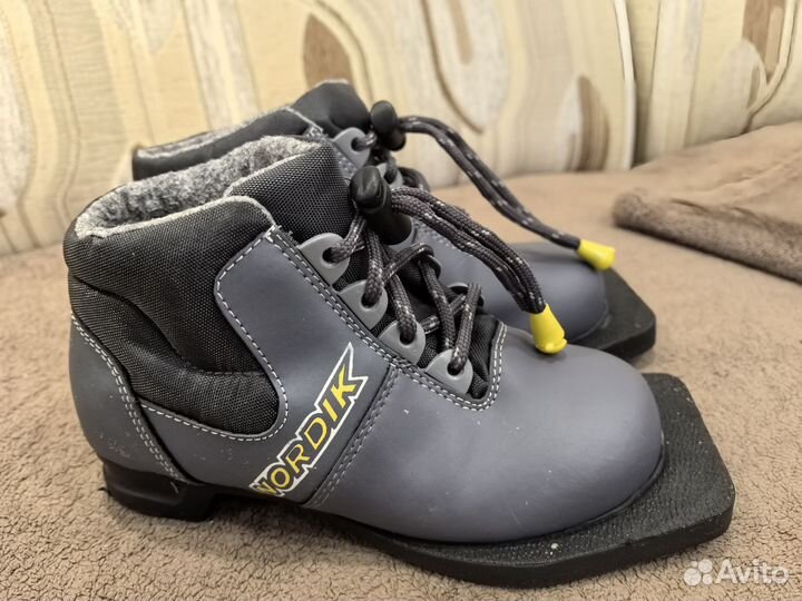 Лыжи детские 125 см с палками