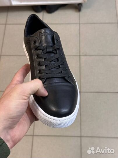 Кроссовки из натуральной кожи