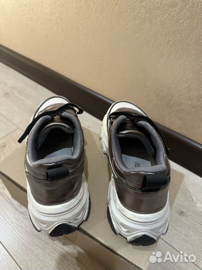 Кроссовки для девочки