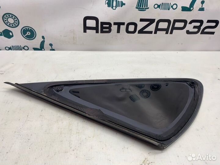 Форточка задняя правая Ford Focus хэтчбек 2010