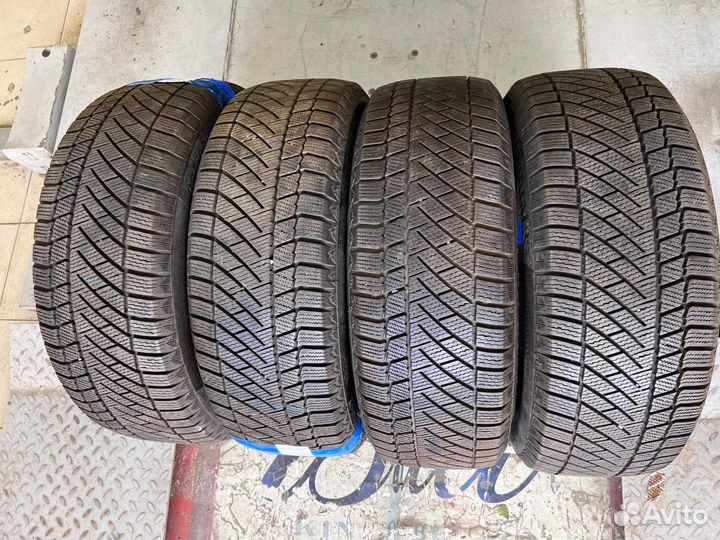 Continental ContiVikingContact 6 235/60 R18 107T