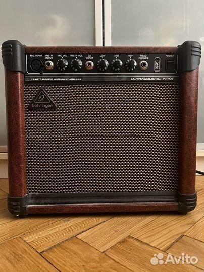 Комбик для акустических гитар behringer AT108